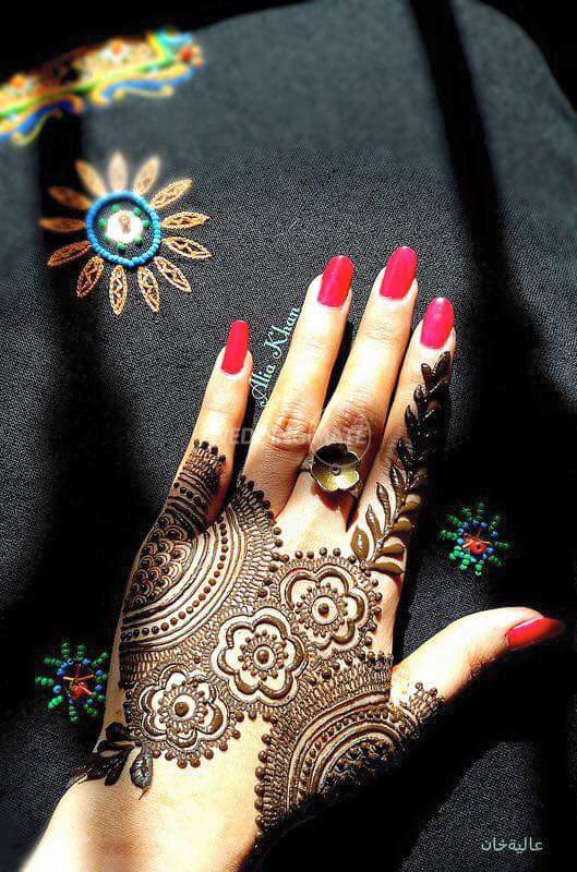 Puva's  Henna & Nail Art